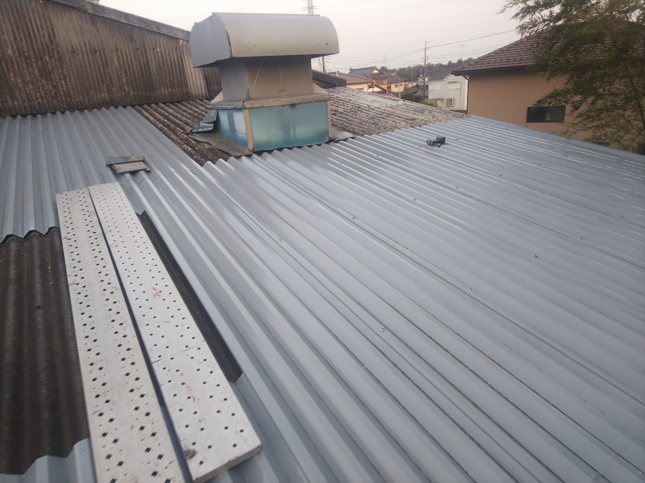 野田市目吹工場　波型スレート屋根カバー工法工事　ベンチレーター